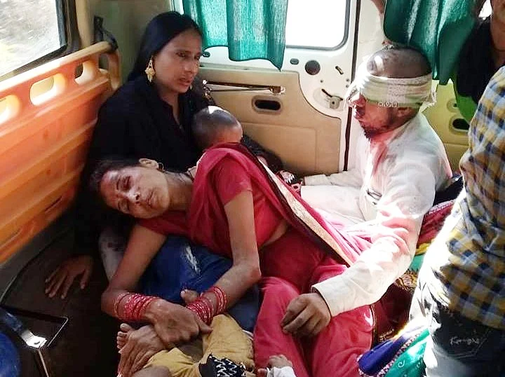 امروہہ میں بس کا ٹائر پھٹنے سے خوفناک حادثہ، 5 کی موت درجنوں مسافر زخمی