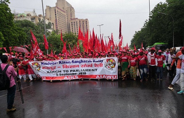 مودی حکومت کے خلاف جنتر منتر پر مزدوروں و کسانوں کا امنڈا سیلاب