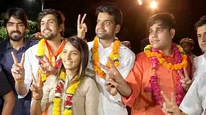 ای وی ایم اور انتظامیہ نے جتایا اے بی وی پی کو: این ایس یو آئی