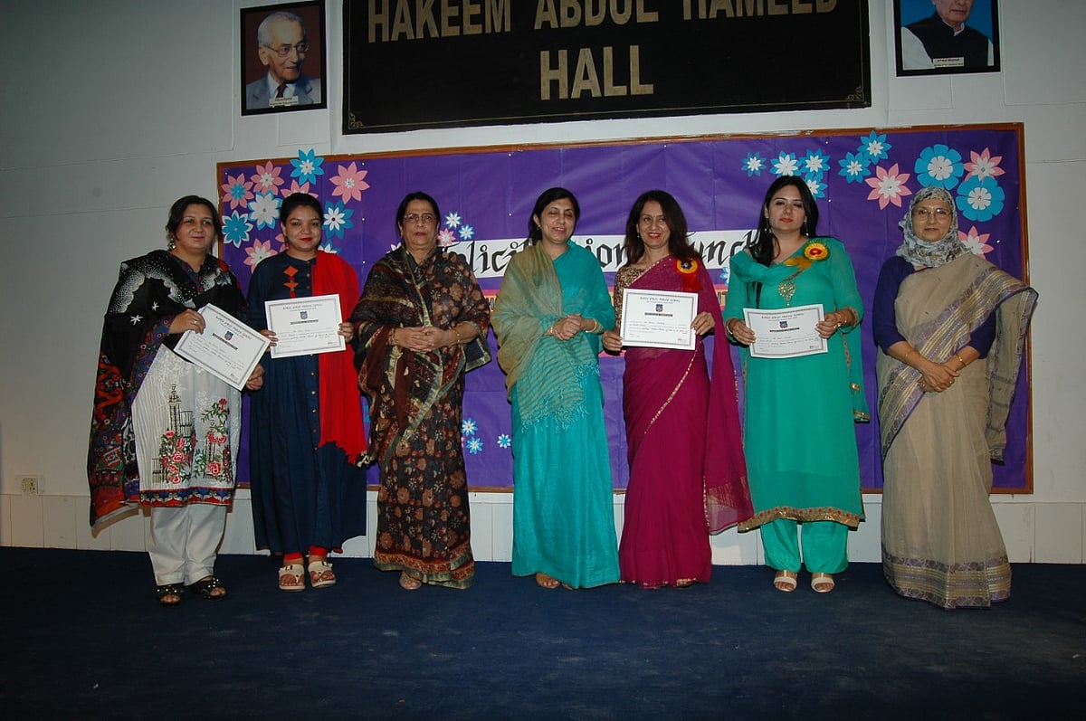 رابعہ گرلز پبلک اسکول میں اعزازی جلسہ کا انعقاد