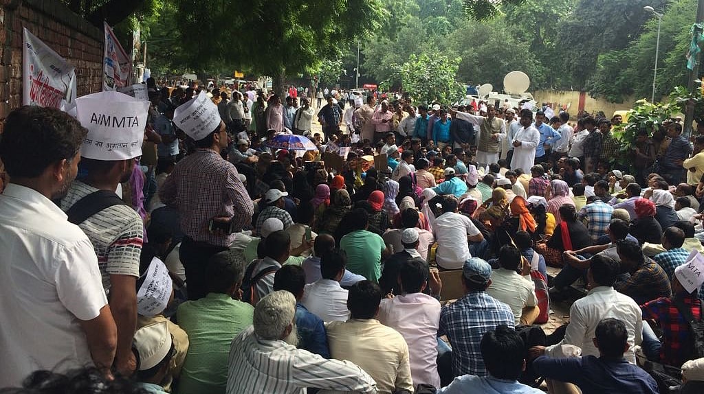 مدرسوں کے 25 ہزار اساتذہ 4 سال سے تنخواہوں سے محروم، وزارت تعلیم سے لگائی گہار