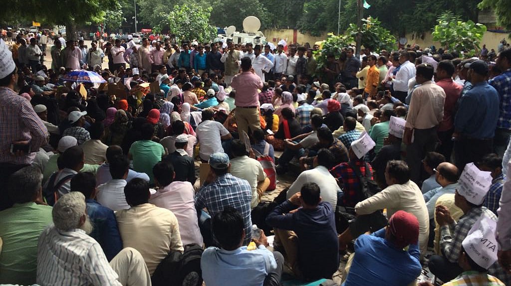 مدرسہ اساتذہ 3 سال سے تنخواہ سے محروم، مودی حکومت کے خلاف صدائے احتجاج بلند