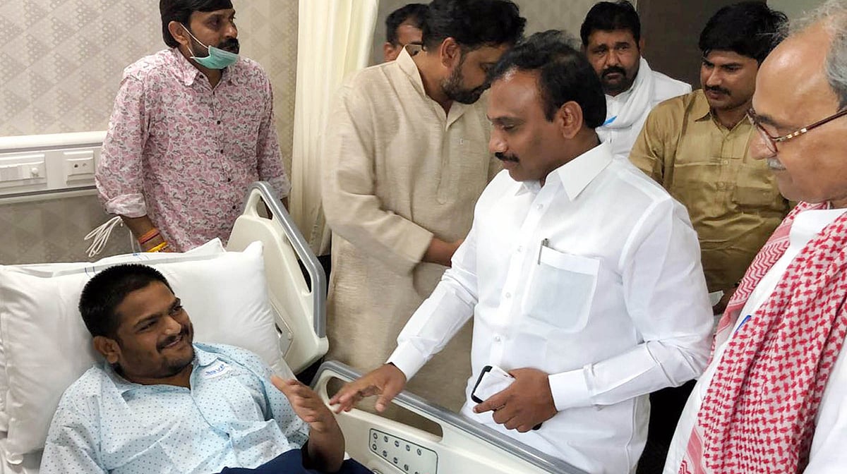 ہاردک کی بھوک ہڑتال کا 16واں دن، شرد یادو کی کھا پی کر جنگ لڑنے کی صلاح