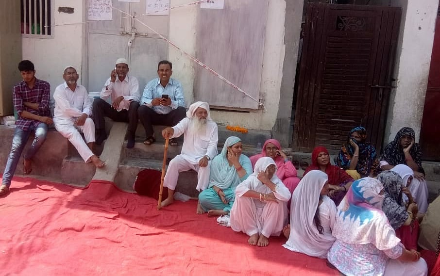 گڑگاؤں: مدینہ مسجد کے باہر دھرنا جاری، جمعہ کے پیش نظر شہر بھر میں سخت سکورٹی