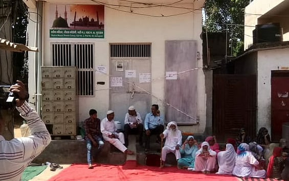 گڑگاؤں: مدینہ مسجد کے باہر دھرنا جاری، جمعہ کے پیش نظر شہر بھر میں سخت سکورٹی