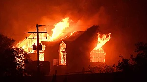 کشمیر: بلدیہ انتخابات کے اعلان سے اب تک 5 پنچایت گھر نذر آتش