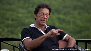 عمران ایسے وقت میں سعودی عرب کیوں جا رہے ہیں جب پوری دنیا سعودی حکومت کے خلاف ہے