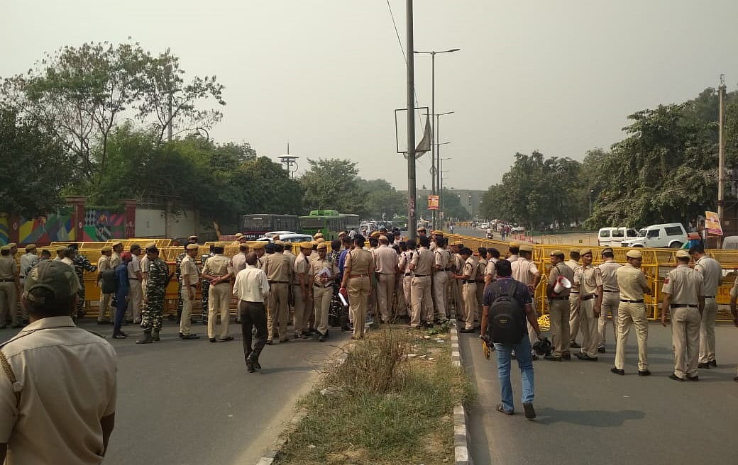 کانگریس کا مارچ: راہل گاندھی سمیت کئی رہنما گرفتار