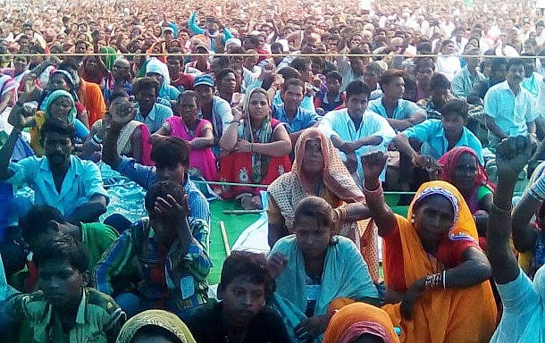 گوالیار: بے زمینوں کا اعلان، زمین نہ ملی تو گرا دیں گے مودی سرکار 