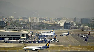 ممبئی ایئرپورٹ پر مرمت، مسافروں کو سخت دشواریوں کا سامنا