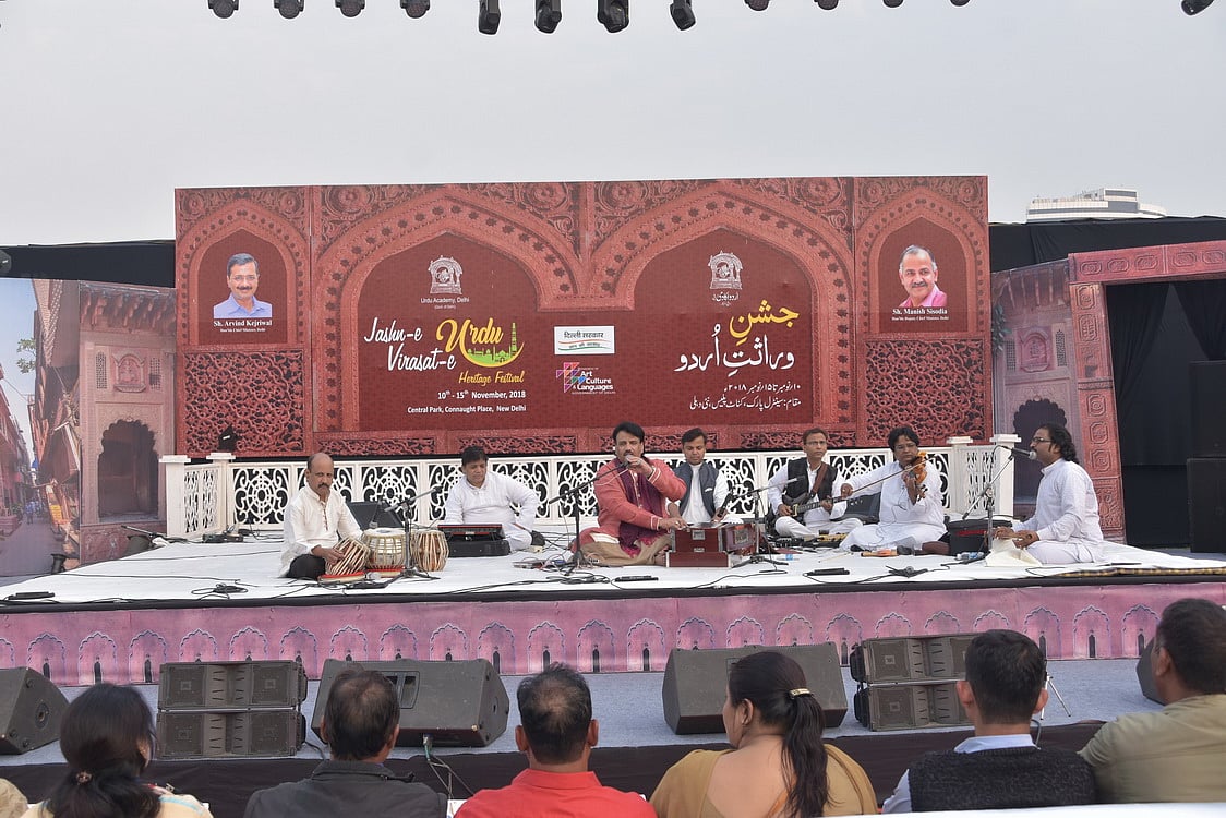 جشن وراثت اردو: مختلف اسٹال لوگوں کی توجہ کا مرکز 