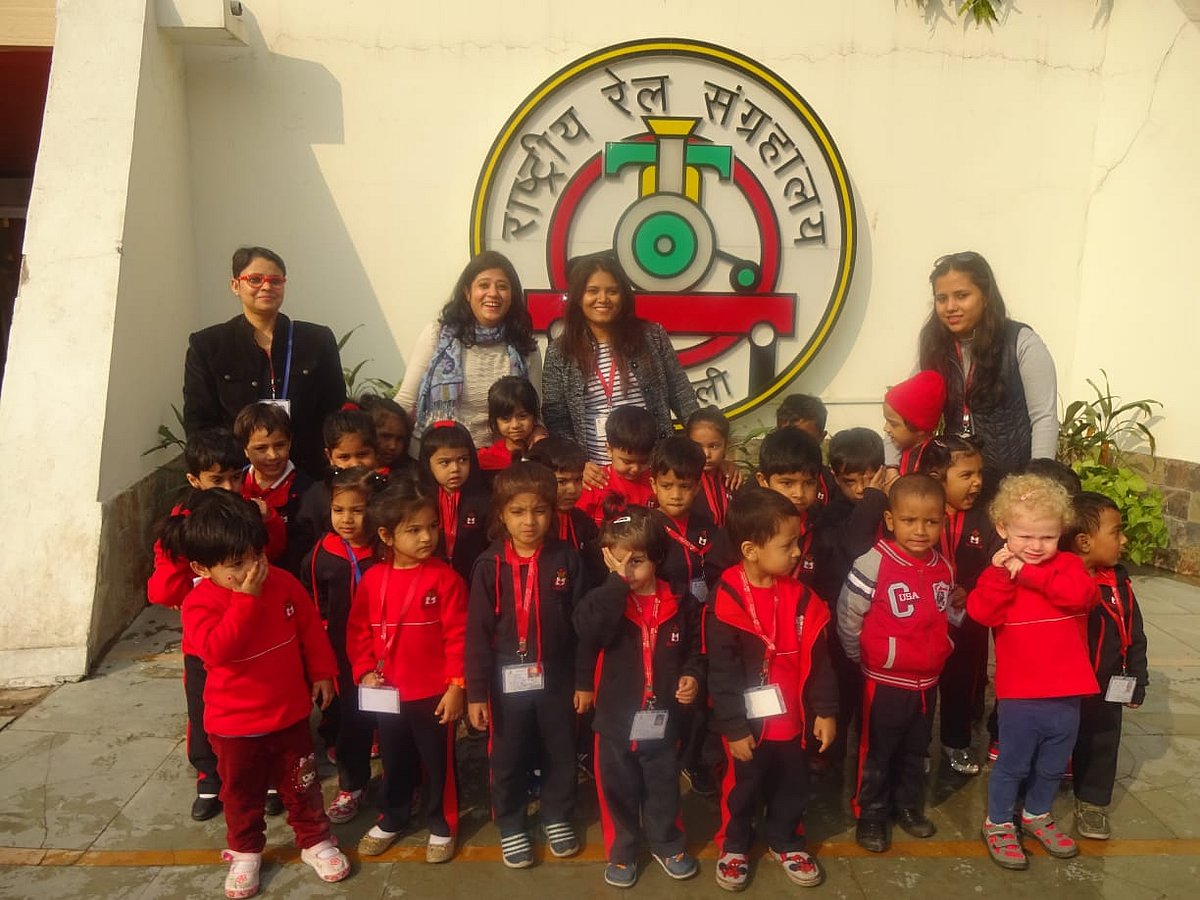 6 دسمبر: ’کسی روتے ہوئے بچے کو ہنسایا جائے‘...خرم رضا