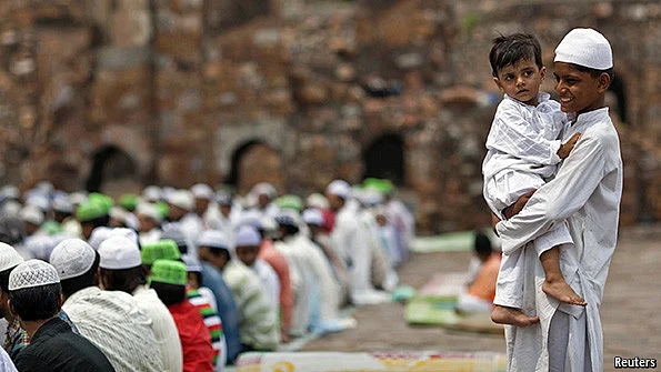 مسلمانو! تم تو ایسے نہ تھے تم کو کیا ہوگیا...انیس درانی