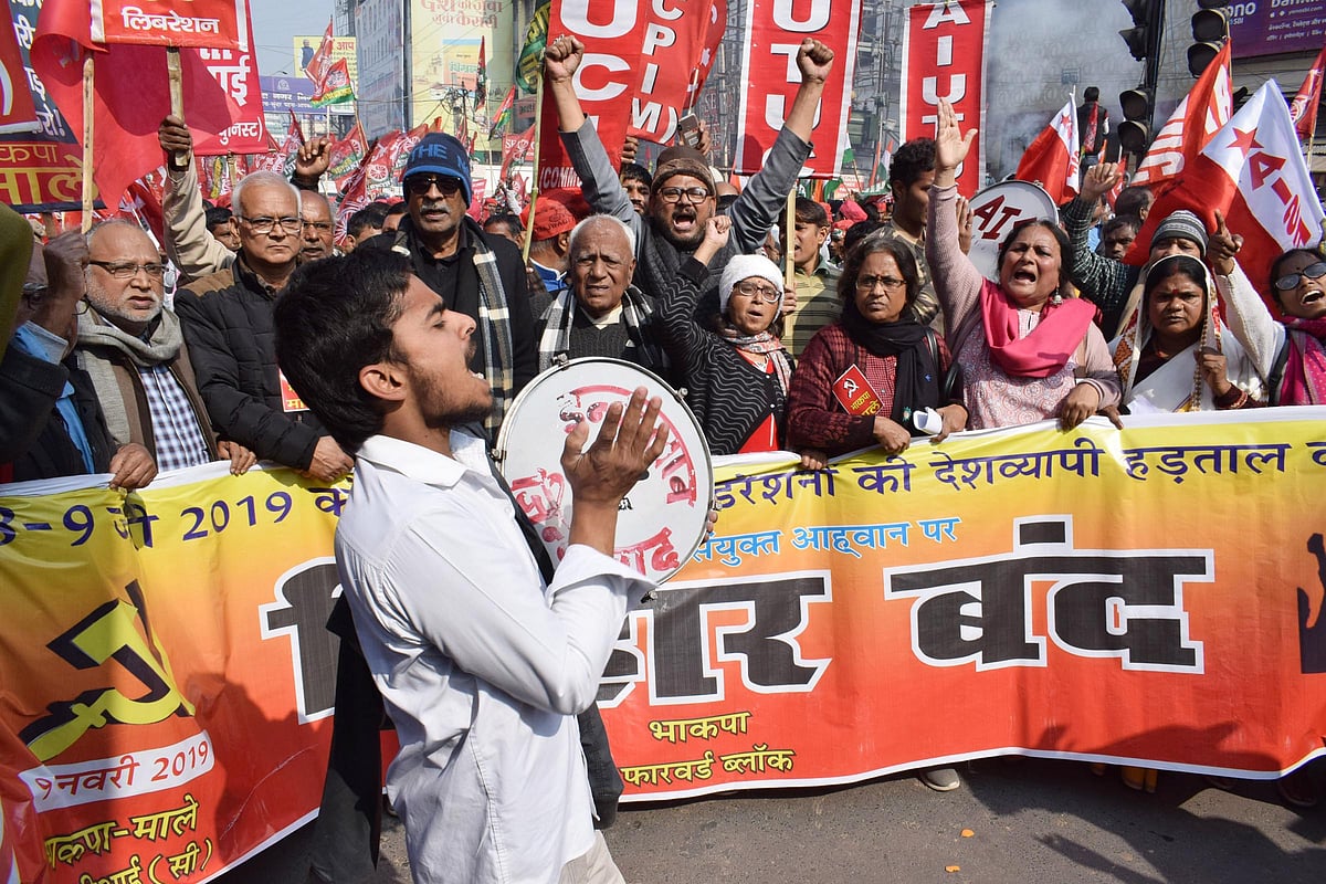 بھارت بند: مودی حکومت کے خلاف ٹریڈ یونینوں کی یلغار، کسان بھی  آئے شانہ بشانہ