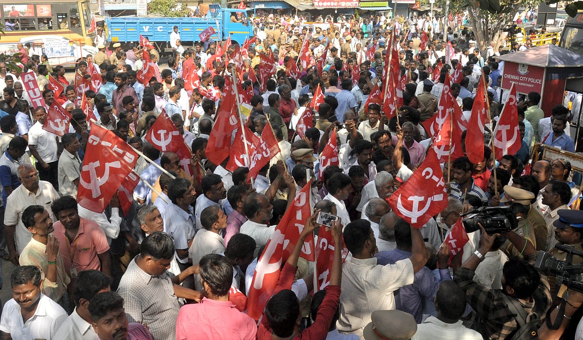 بھارت بند: مودی حکومت کے خلاف ٹریڈ یونینوں کی یلغار، کسان بھی  آئے شانہ بشانہ