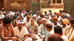 مودی کا نیا کھیل: 2.5 لاکھ کمانے پر ٹیکس، 8 لاکھ پر ریزرویشن...خرم رضا