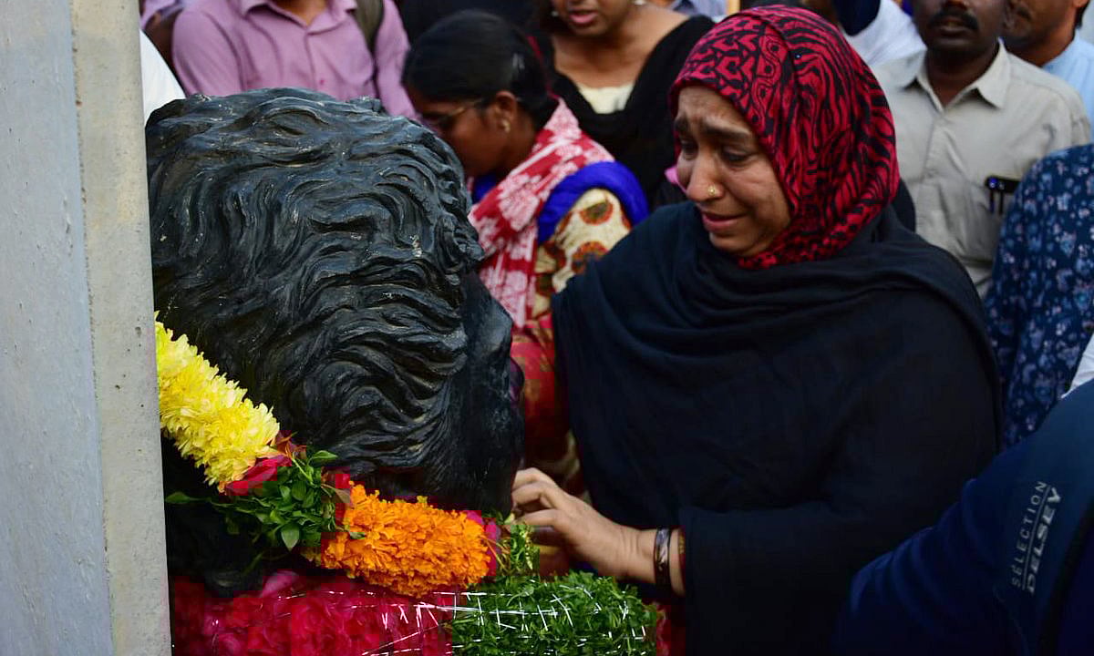 حیدرآباد: ملک کو نفرت پھیلانے والوں سے تحفظ کی ضرورت، روہت ویمولا کی برسی پر نجیب کی والدہ کا خطاب