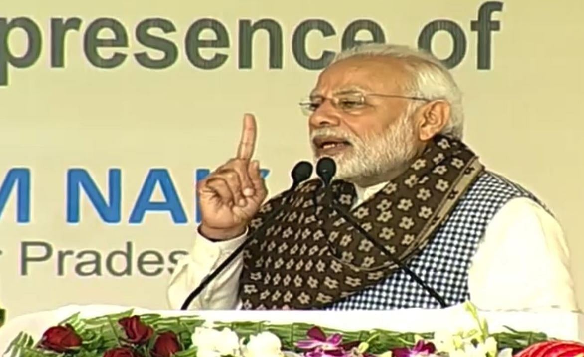 پی ایم مودی نے پھر بولا جھوٹ، کرناٹک کے صرف 800 کسانوں کی قرض معافی کا دعویٰ غلط