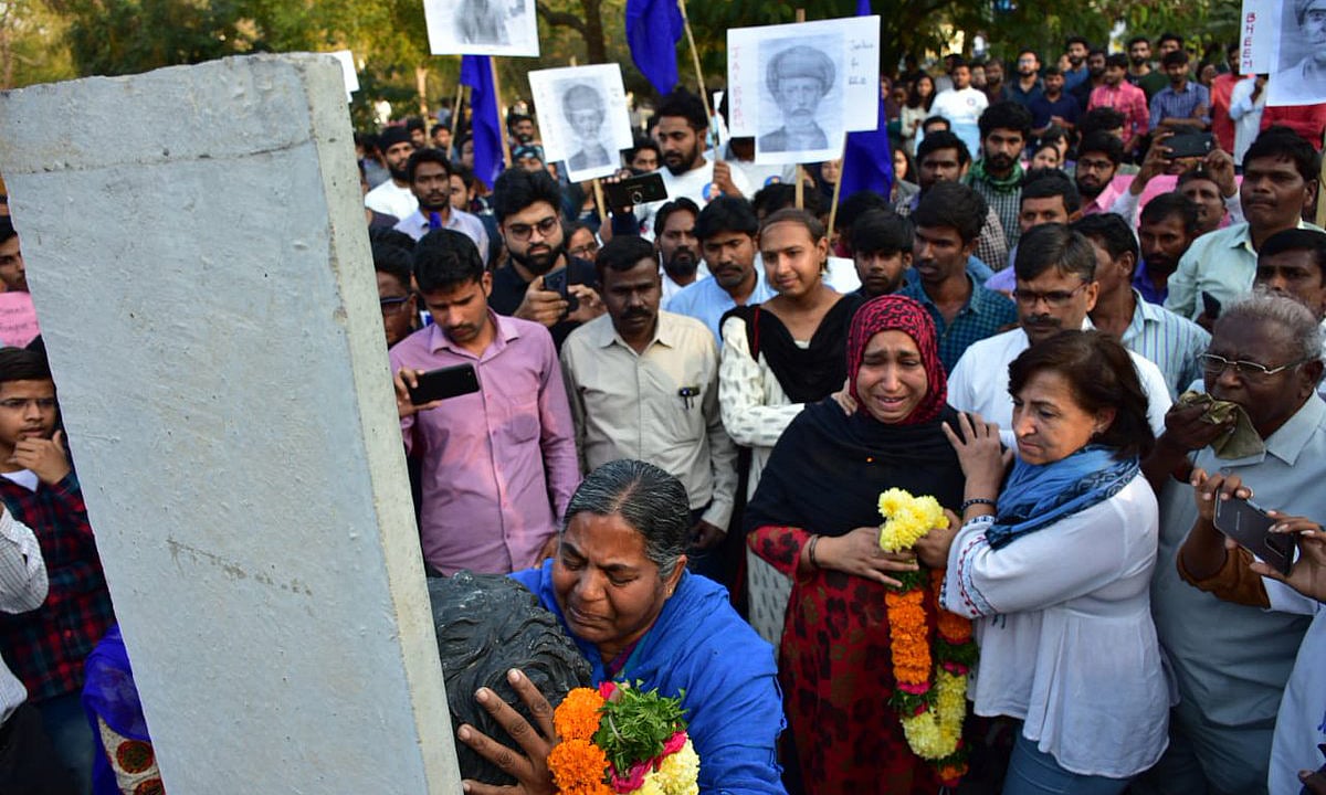 حیدرآباد: ملک کو نفرت پھیلانے والوں سے تحفظ کی ضرورت، روہت ویمولا کی برسی پر نجیب کی والدہ کا خطاب