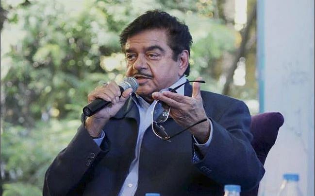 ٹی وی ایکٹریس ایچ آر ڈی وزیر بن سکتی ہے تو میں کیوں نہیں: شتروگھن سنہا