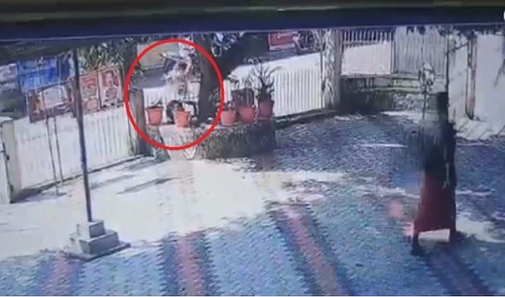 آر ایس ایس کارکن نے کیرالہ میں پولس اسٹیشن پر پھینکا تھا بم، ویڈیو وائرل