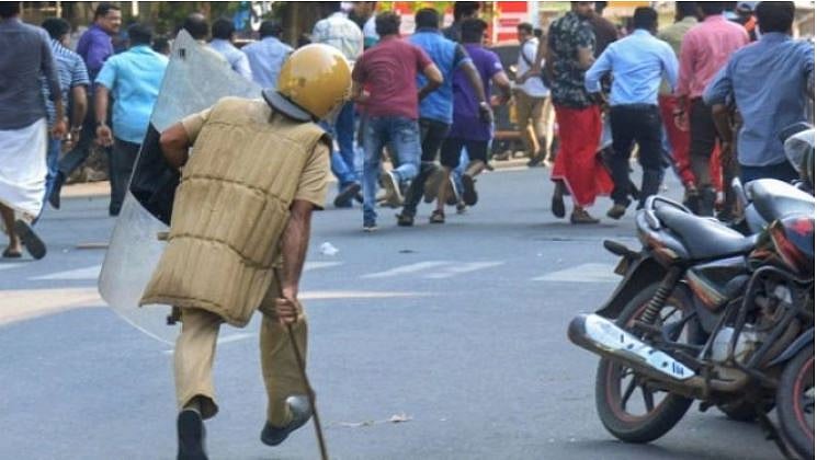 سبریمالہ: بند کے دوران بی جے پی سمیت کئی تنظیموں کا پرتشدد مظاہرہ، ایک ہلاک