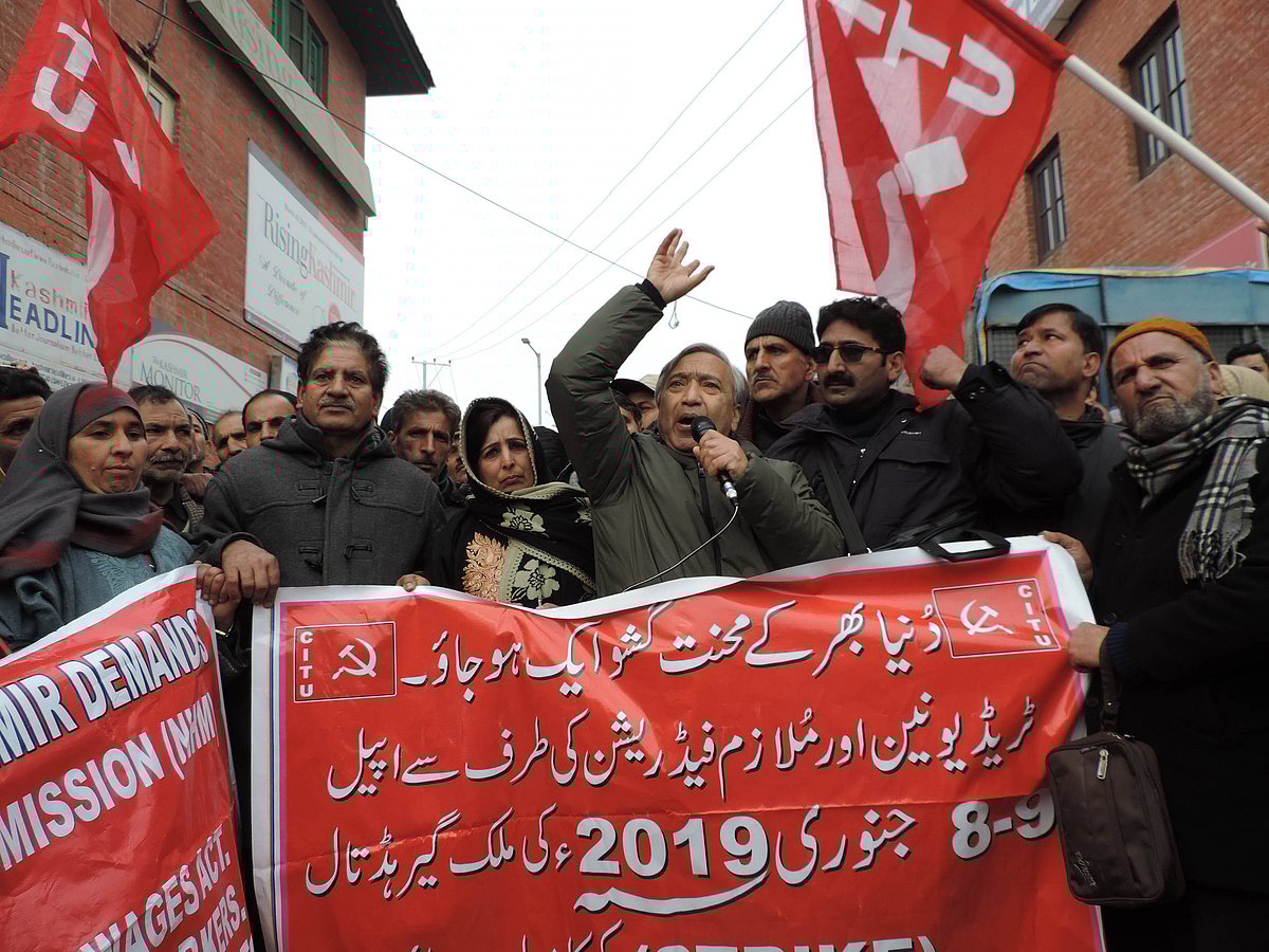 بھارت بند: مودی حکومت کے خلاف ٹریڈ یونینوں کی یلغار، کسان بھی  آئے شانہ بشانہ