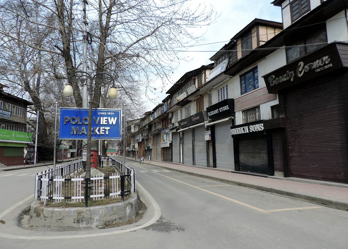 کشمیر: گرفتاریاں اور دفعہ ’35 اے‘ کے خلاف مبینہ سازشیں، وادی میں مکمل ہڑتال