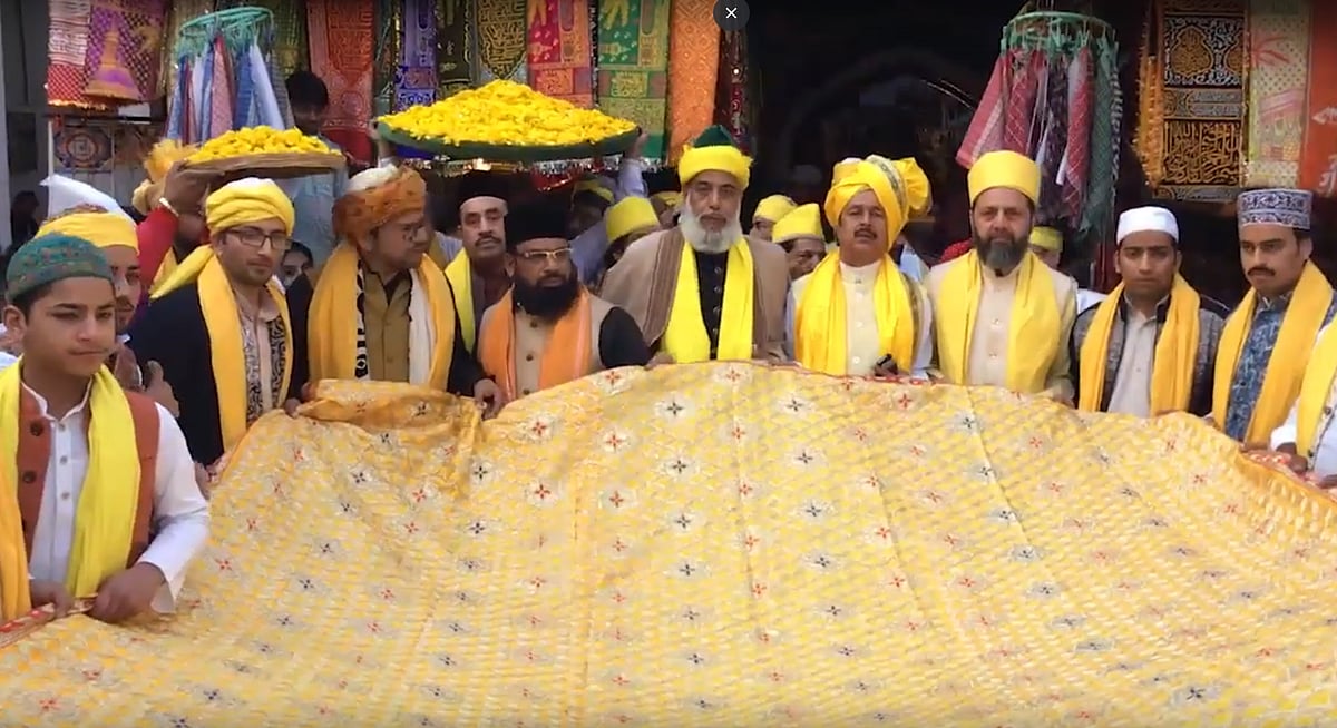 ویڈیو... نظام الدین اولیاءؒ کی درگاہ پر چھایا ’بسنت فیسٹیول‘ کا جادو