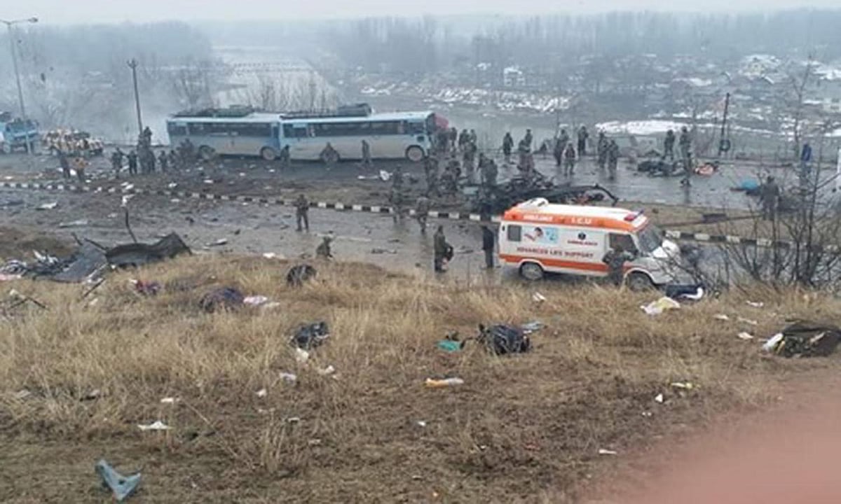 جموں و کشمیر میں اپنی نوعت کا سب سے بڑا خودکش حملہ، 44 سی آر پی ایف اہلکار ہلاک