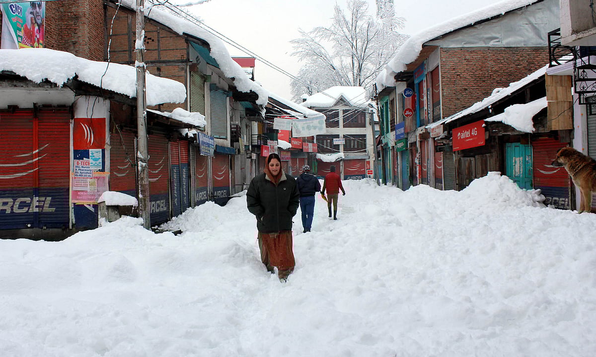 کشمیر: برفانی تودے کی وجہ سے زندہ دفن افراد میں سے آٹھویں فرد کی لاش بر آمد