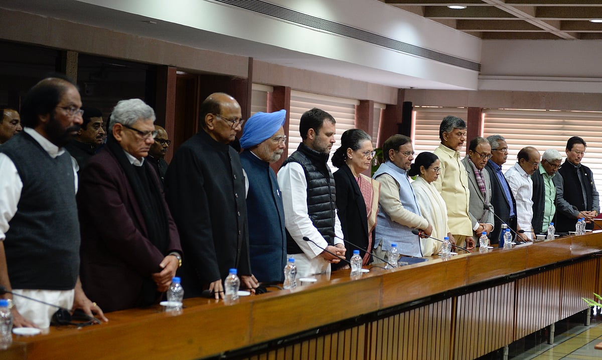 پائلٹ کی گمشدگی پر 21 جماعتوں کو تشویش، برسر اقتدار جماعت سے شہیدوں پر سیاست نہ کرنے کی اپیل