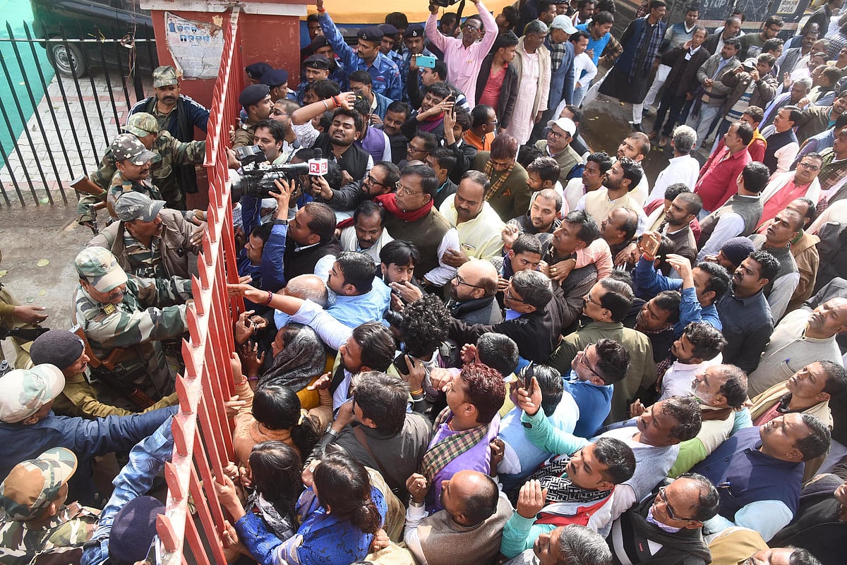 پٹنہ: کارکنان سمیت کشواہا نے دی گرفتاری، کارروائی کی یقین دہانی دیکر کیا گیا رہا