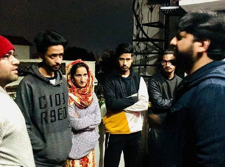 خوفزدہ 200  کشمیری طلبا نے پی ڈی پی وفد کے ساتھ دہرہ دون کو کہا خیرباد