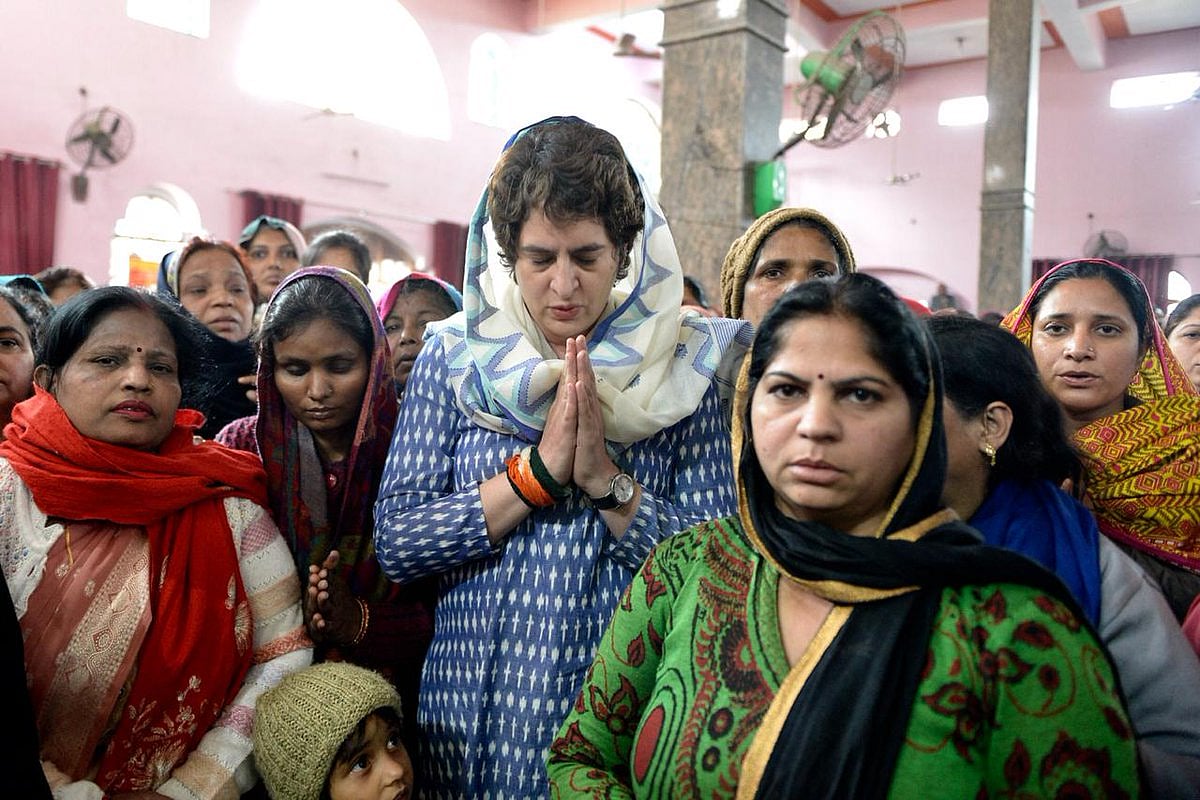 پلوامہ کے شہیدوں کو اچانک خراج عقیدت پیش کرنے پہنچے راہل-پرینکا