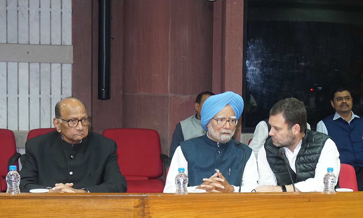 پائلٹ کی گمشدگی پر 21 جماعتوں کو تشویش، برسر اقتدار جماعت سے شہیدوں پر سیاست نہ کرنے کی اپیل