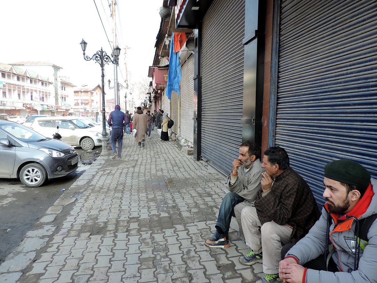 جموں میں کشمیری ملازمین پر حملوں کی مخالفت میں سرینگر میں بازار بند رہا