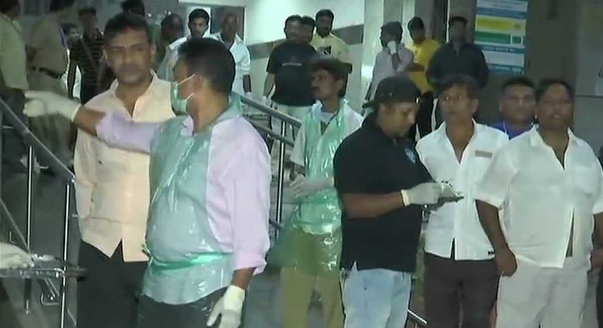 ممبئی میں سی ایس ٹی کے نزدیک فٹ اوور برج منہدم، 5  افراد ہلاک، 36 زخمی