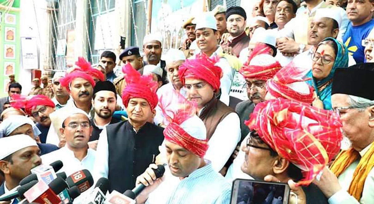 راہل گاندھی کی طرف سے خواجہ اجمیر کی درگاہ میں چادر پیش