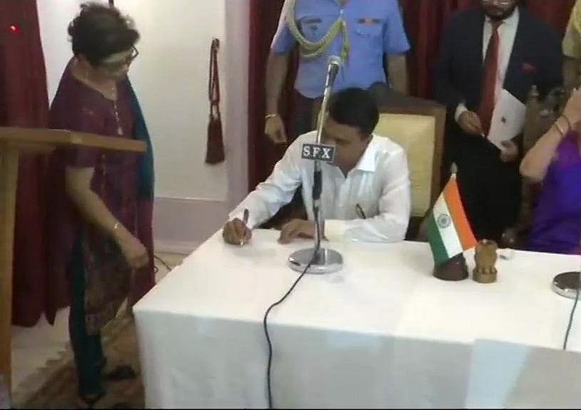 گوا: ساوَنت نے 2 بجے رات میں لیا وزیر اعلیٰ عہدہ کا حلف، کانگریس نے بتایا جمہوریت کا قتل