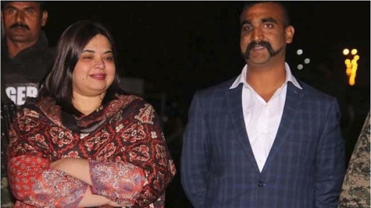 وِنگ کمانڈر اَبھینندن کے ساتھ واگھہ بارڈر پر موجود مسلم خاتون کون تھی!