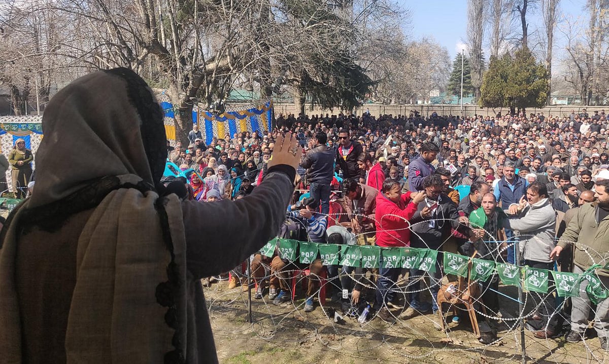 جماعت اسلامی پر پابندی اور مذہبی رہنمائوں کی دھر پکڑ اسلام میں مداخلت: محبوبہ مفتی