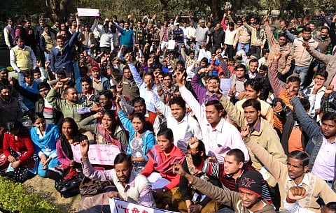 الیکشن 2019: کچھ ایسے بدحواس ہوئے آندھیوں سے لوگ...سید خرم رضا