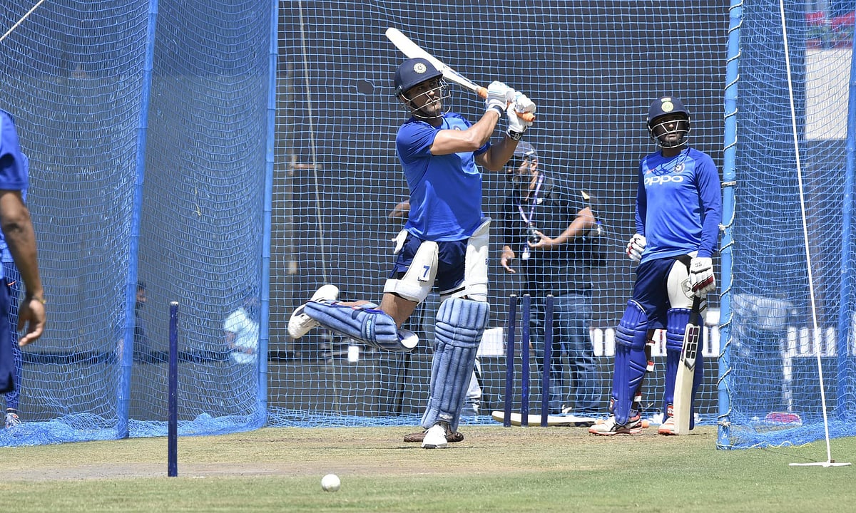 دھونی کے گھر میں سریز پر قبضہ کرنے اترے گی ٹیم انڈیا