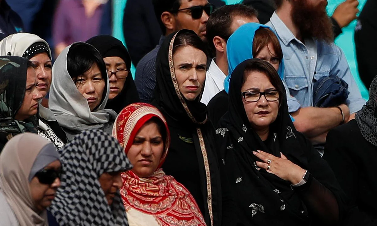 کرائسٹ چرچ حملہ کے بعد پہلی نماز جمعہ کی ادائیگی، پی ایم جیسنڈا کی اجتماع میں شرکت