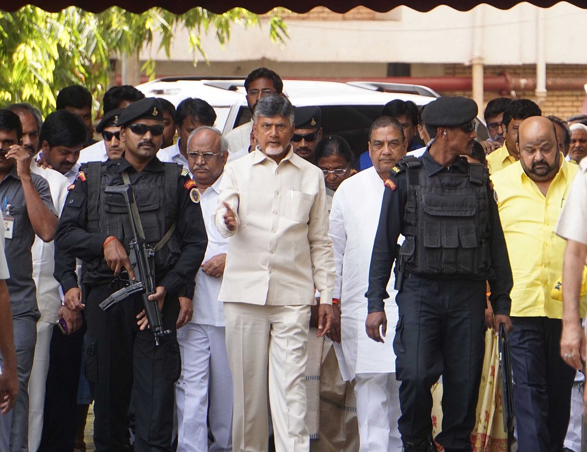 اتنا غیر ذمہ دار اور بے کار الیکشن کمیشن کبھی نہیں دیکھا: چندرابابو