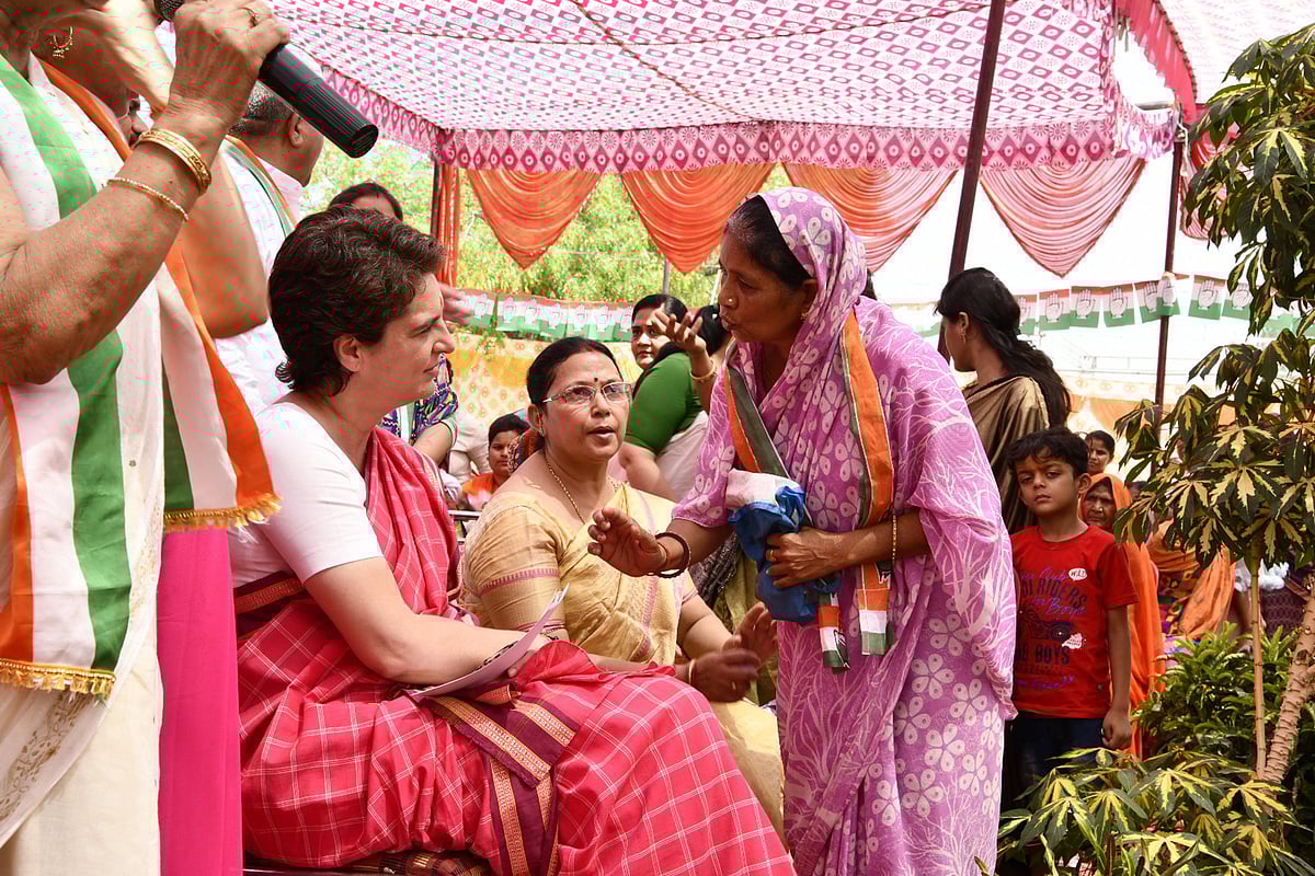 فتح پور میں پرینکا گاندھی کا ’میگا روڈ شو‘