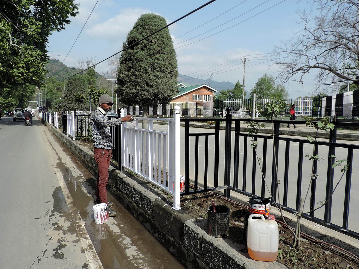 کشمیر شاہراہ پر اتوار کو فوجی قافلوں کے ساتھ دربارمو گاڑیاں بھی چلیں گی