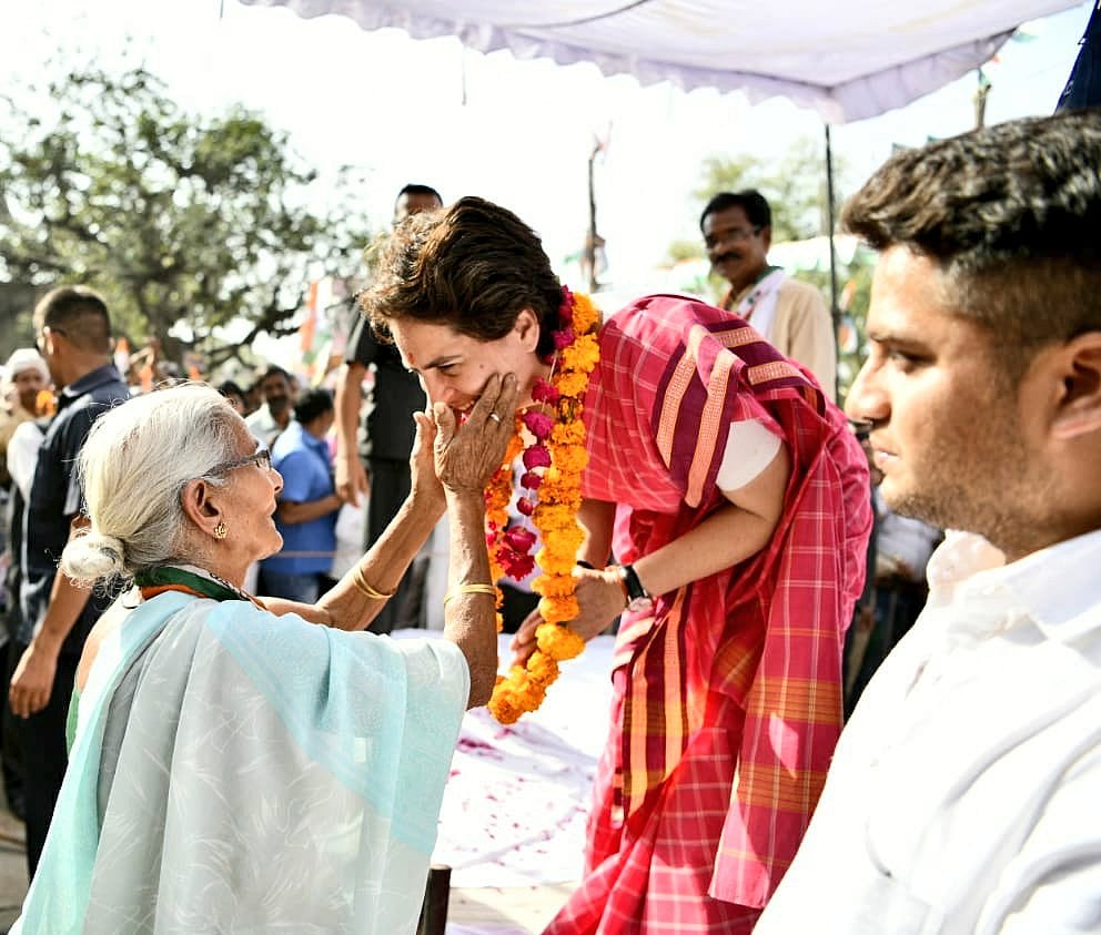 فتح پور میں پرینکا گاندھی کا ’میگا روڈ شو‘