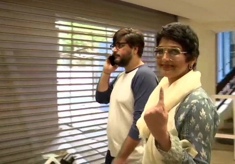 امیتابھ، سلمان، عامر اور ہیما مالنی سمیت بالی ووڈ ستاروں نے ڈالے ووٹ